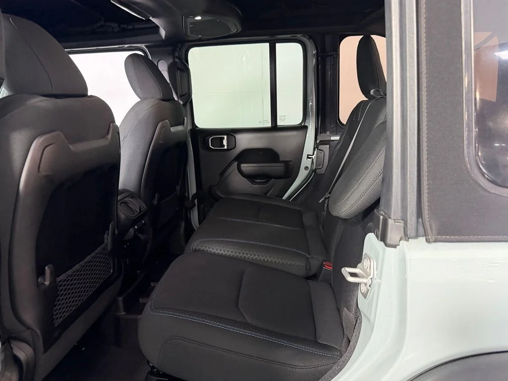 Used 2024  Jeep Rubicon 4xe image 26