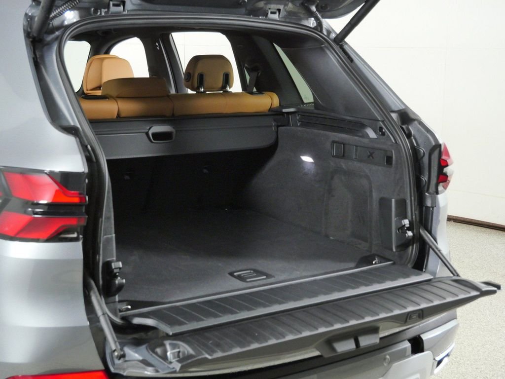 New 2026 Skyscraper Grey Metallic BMW xDrive40i image 29