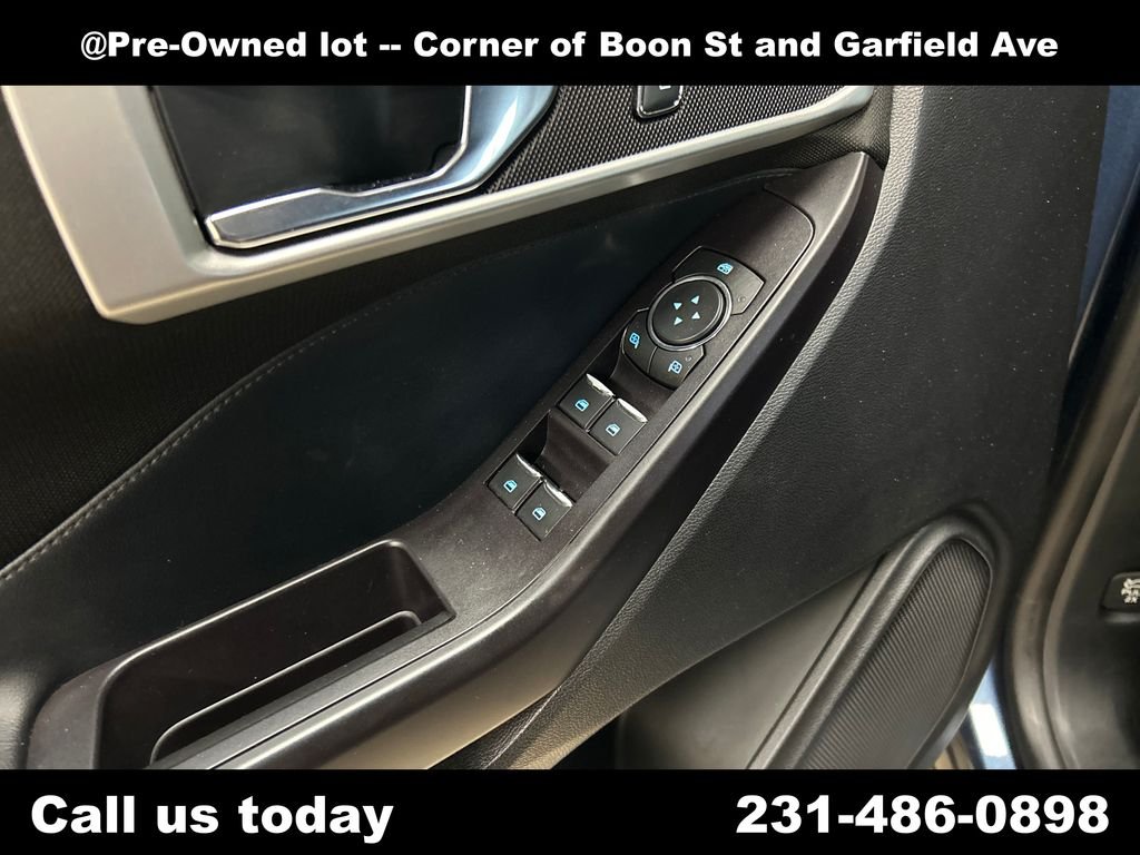 Used 2020 Blue Ford XLT image 16