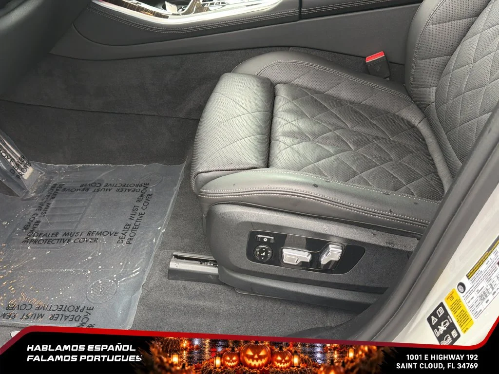 Used 2024  BMW xDrive40i image 13