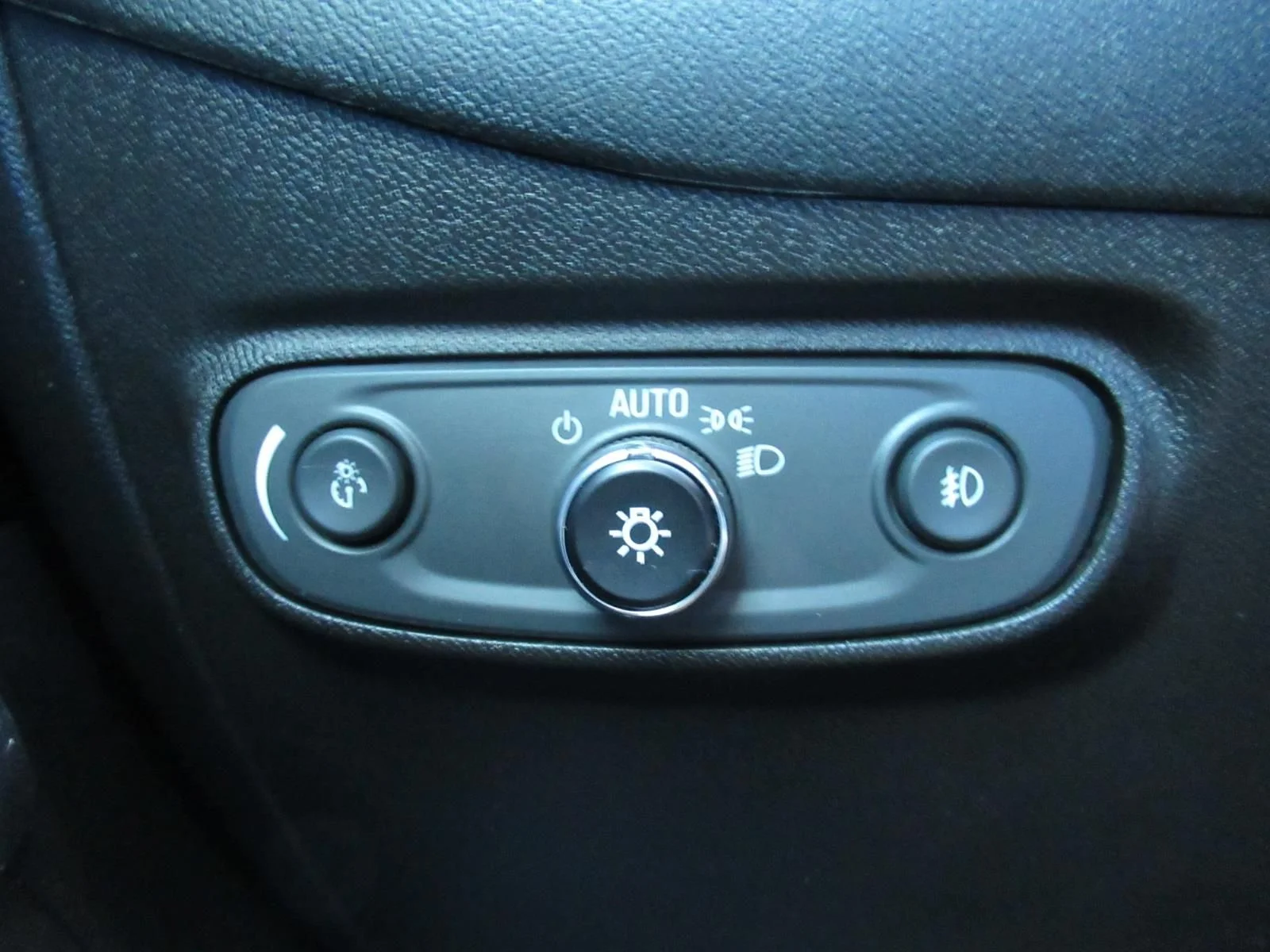 Used 2022 Black Chevrolet Premier image 22
