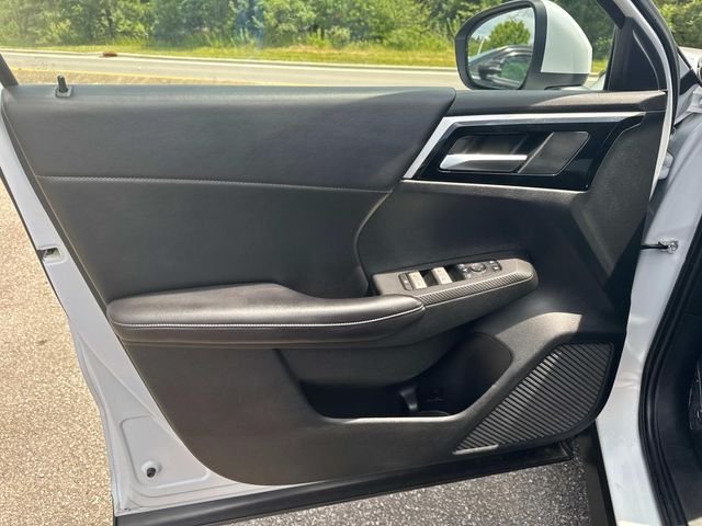Used 2024  Mitsubishi SE image 23