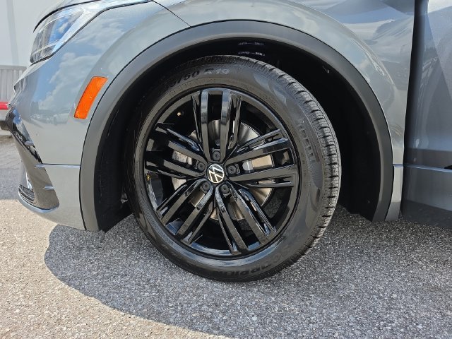 2022 Volkswagen Tiguan 2.0T SE R-Line Black - Photo 32