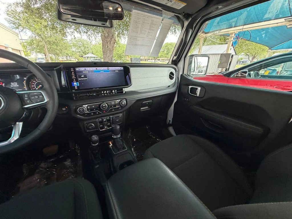 Used 2025 White Jeep Sahara image 15