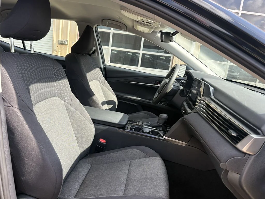 Used 2025 Midnight Black Metallic Toyota LE image 27