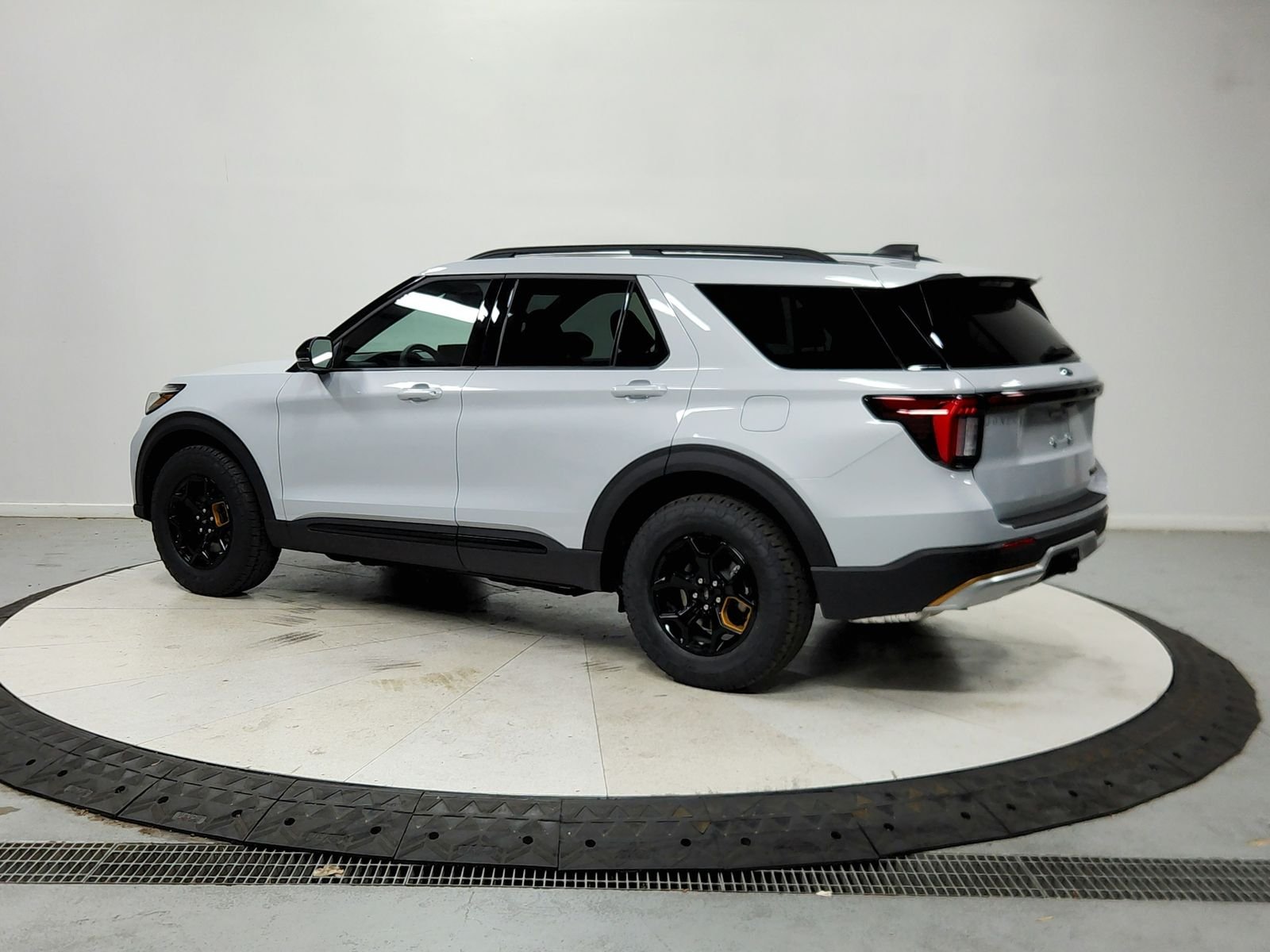 New 2026 Space White Metallic Ford Tremor® image 6