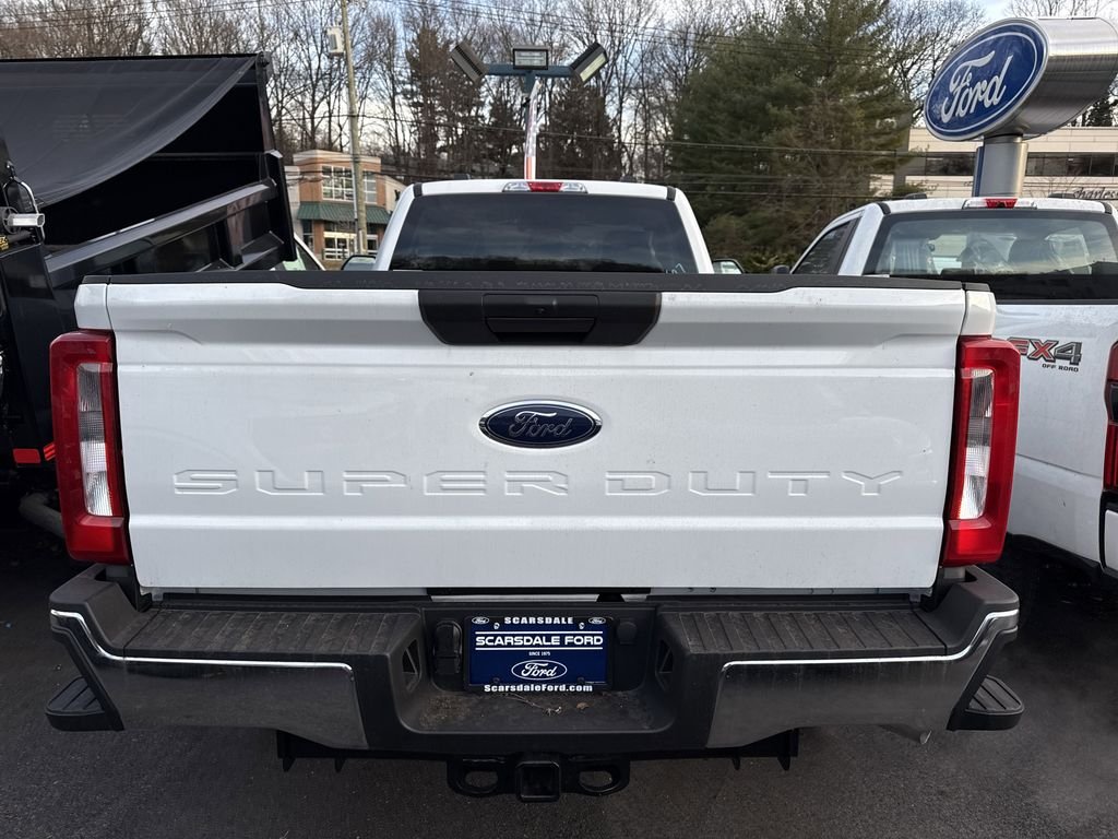 New 2025 Oxford White Ford F-350® XLT image 5