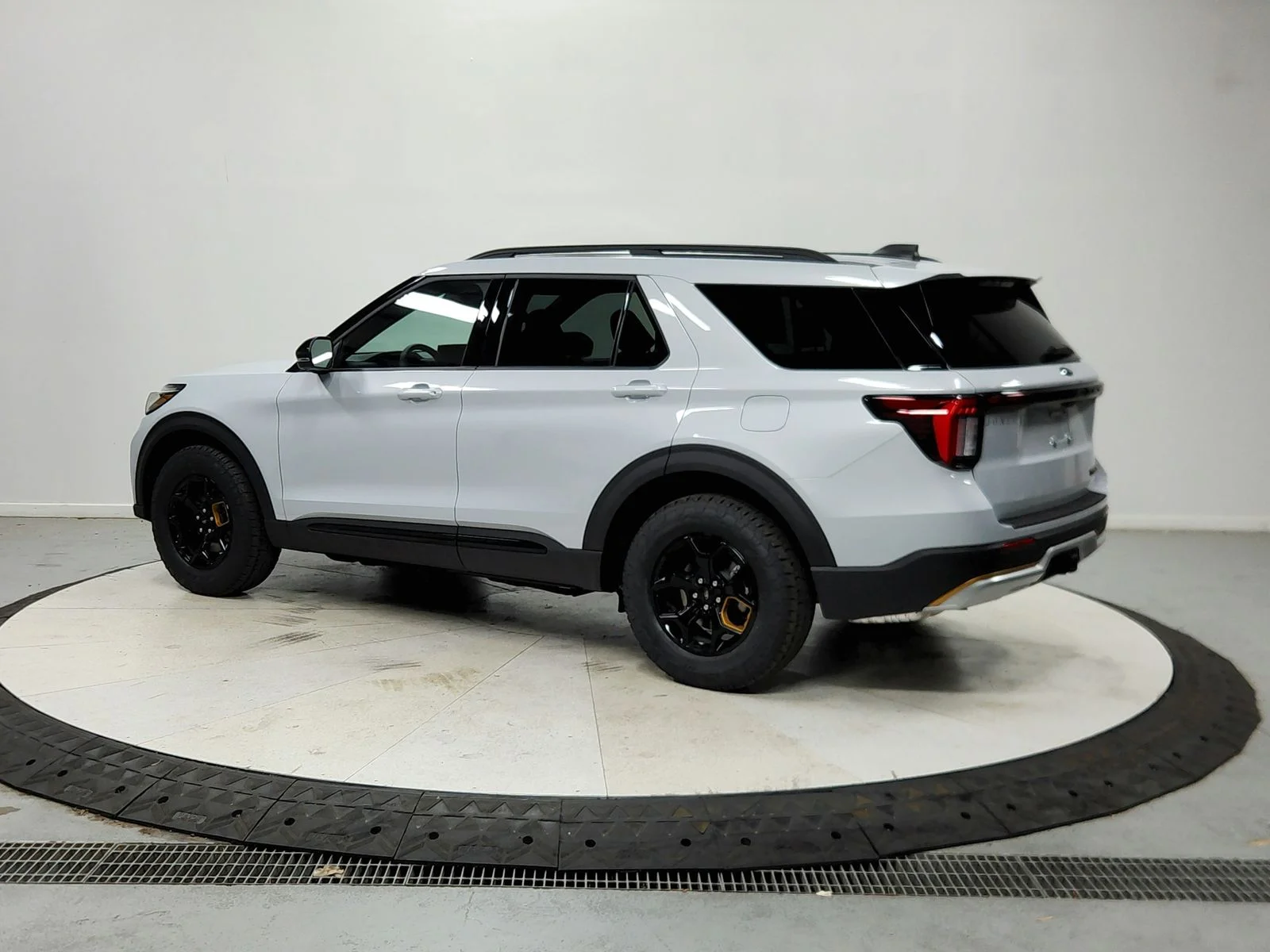 New 2026 White Ford Tremor image 6