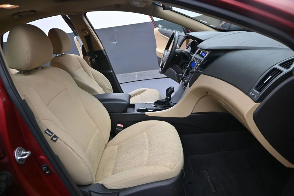 Used 2011 Red Hyundai GLS image 26