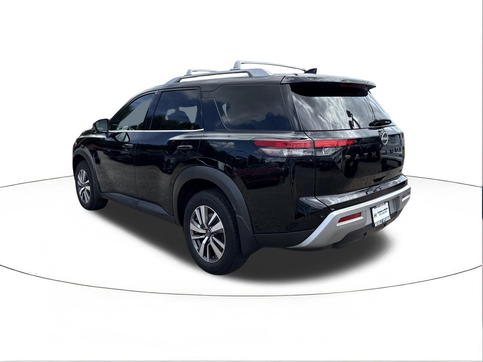 Used 2023 Super Black Nissan SL image 5