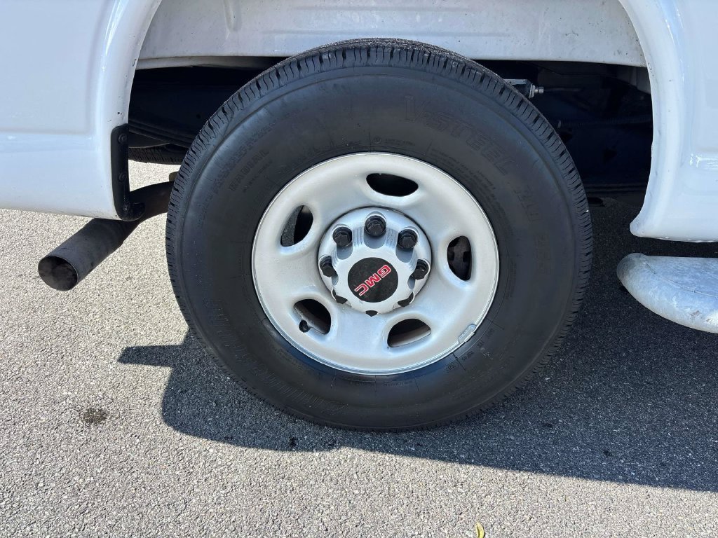 Used 2025 White GMC Work Van image 31