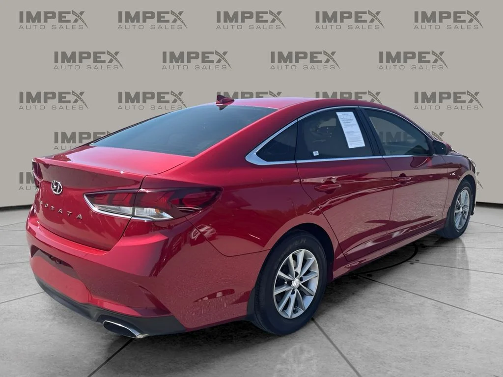 Used 2019 Red Hyundai SE image 5