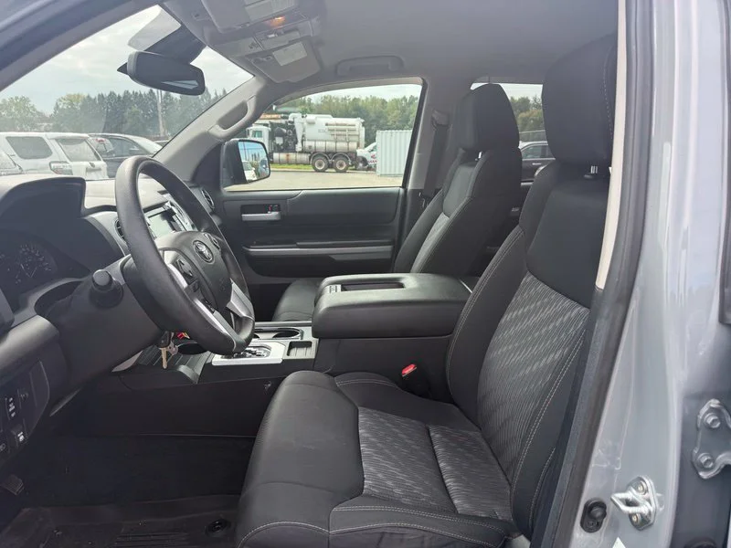 Used 2021  Toyota SR5 image 3