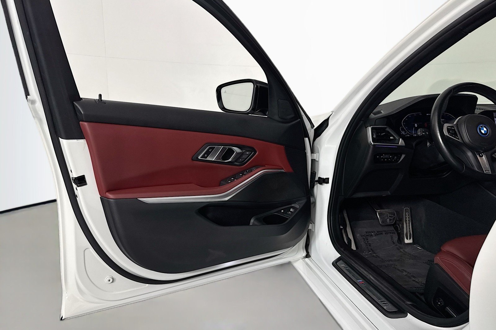 Used 2022 Alpine White BMW 330e image 21