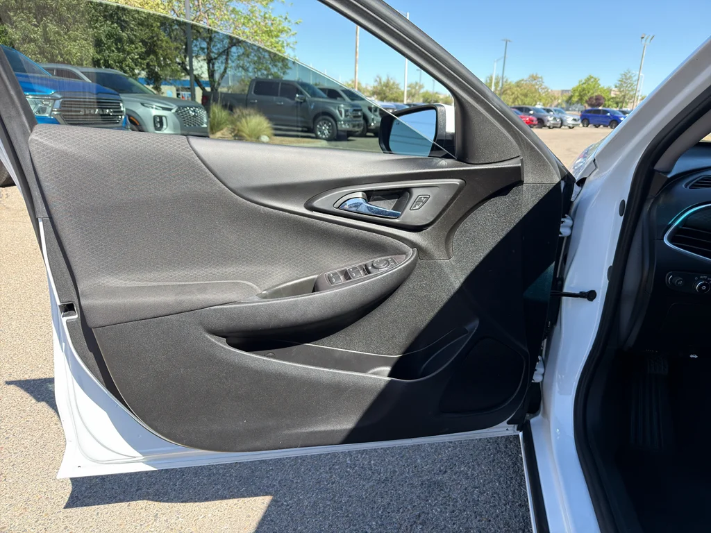Used 2021 SUMMIT WHITE Chevrolet LT image 8