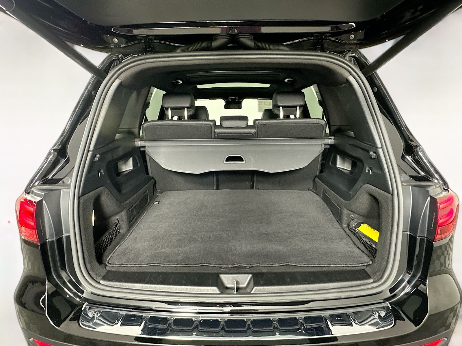 Used 2025 Black Mercedes-Benz GLB 250 image 25