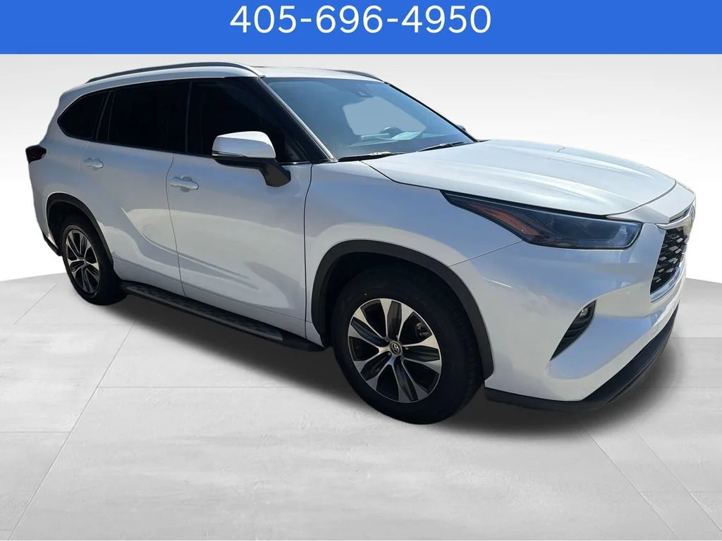 Pre-Owned 2022 Toyota Highlander XLE