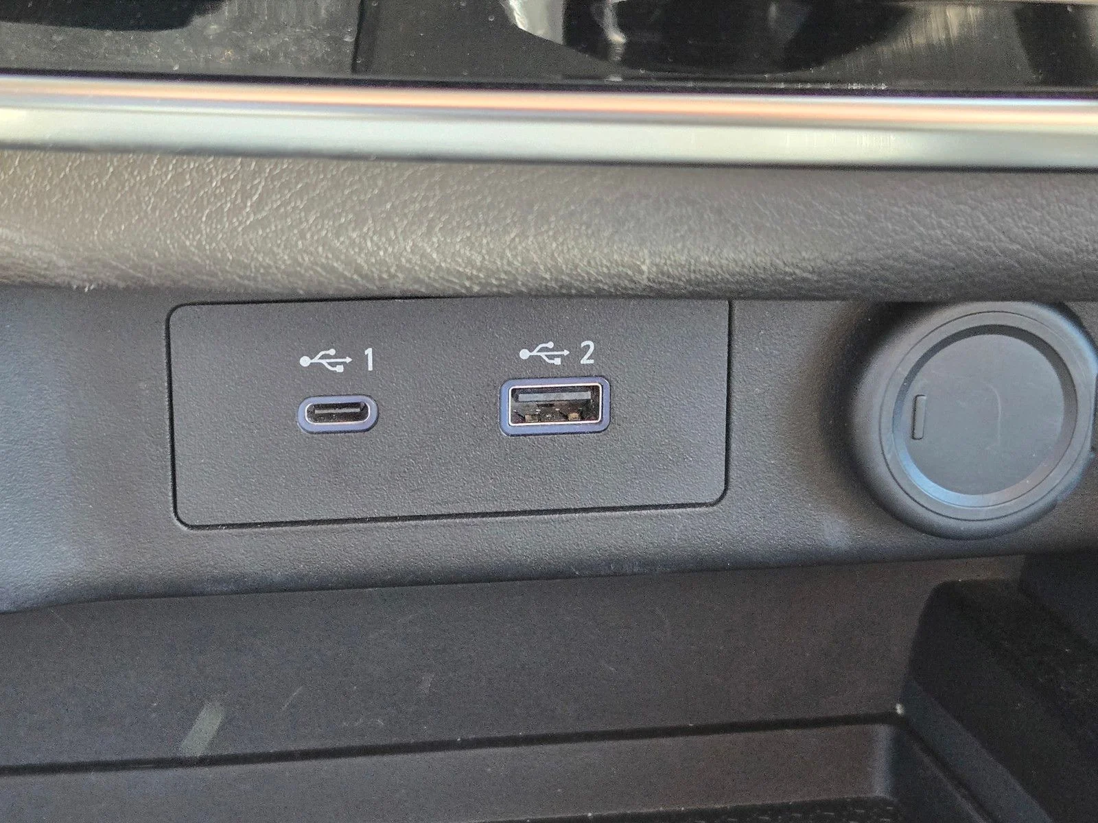 Used 2023 Glacier White Nissan S image 28