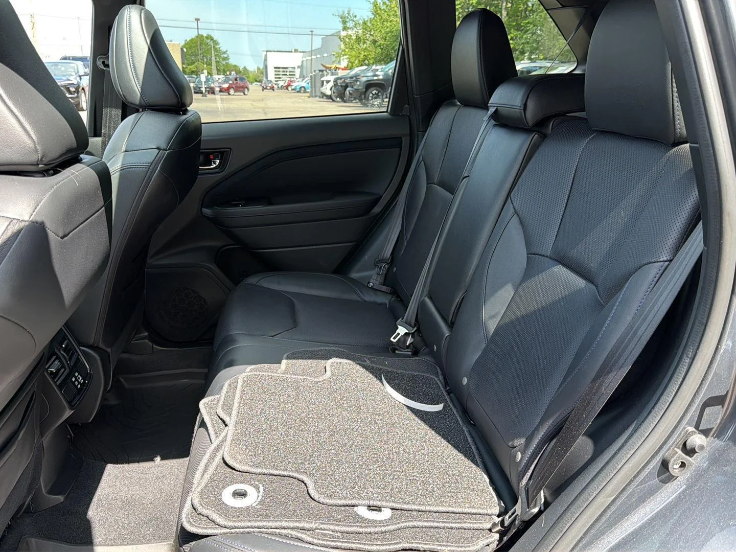 Used 2025 Magnetite Gray Metallic Subaru Limited image 15