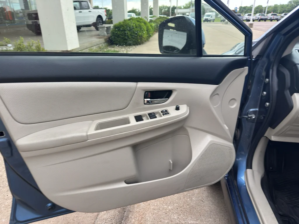 Used 2014 Quartz Blue Pearl Subaru Limited image 10