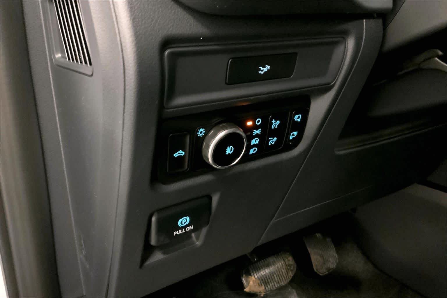 New 2026 Oxford White Ford XLT image 18