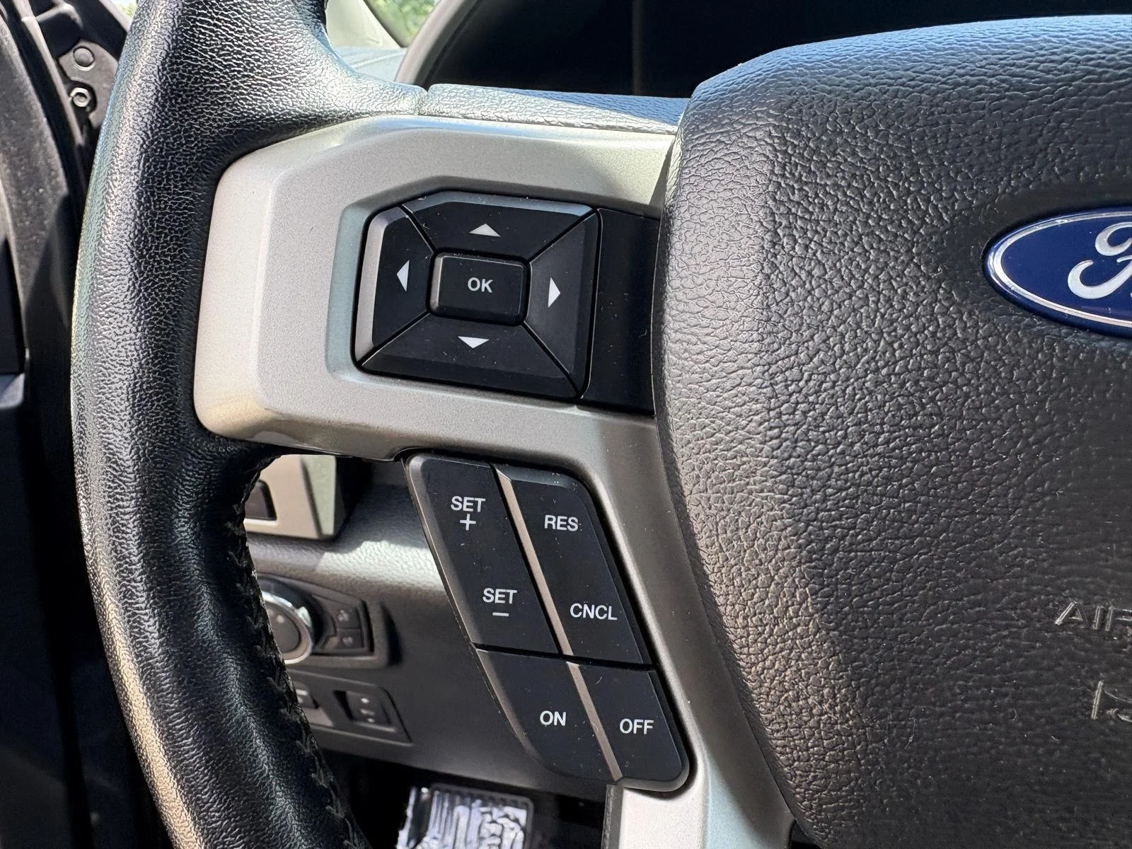 Used 2018 Magnetic Ford LARIAT image 11
