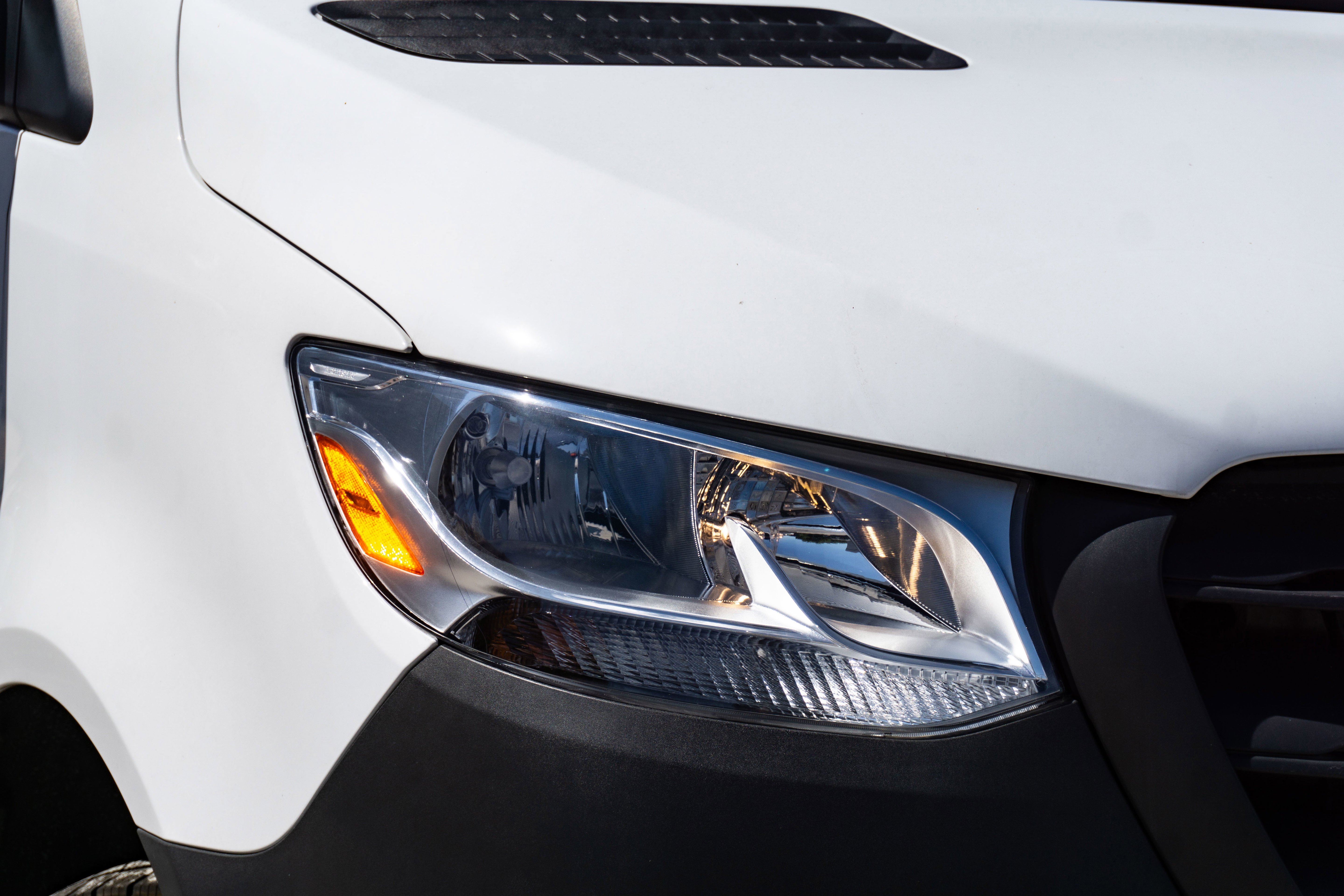 New 2024 Arctic White Mercedes-Benz Standard Roof image 2