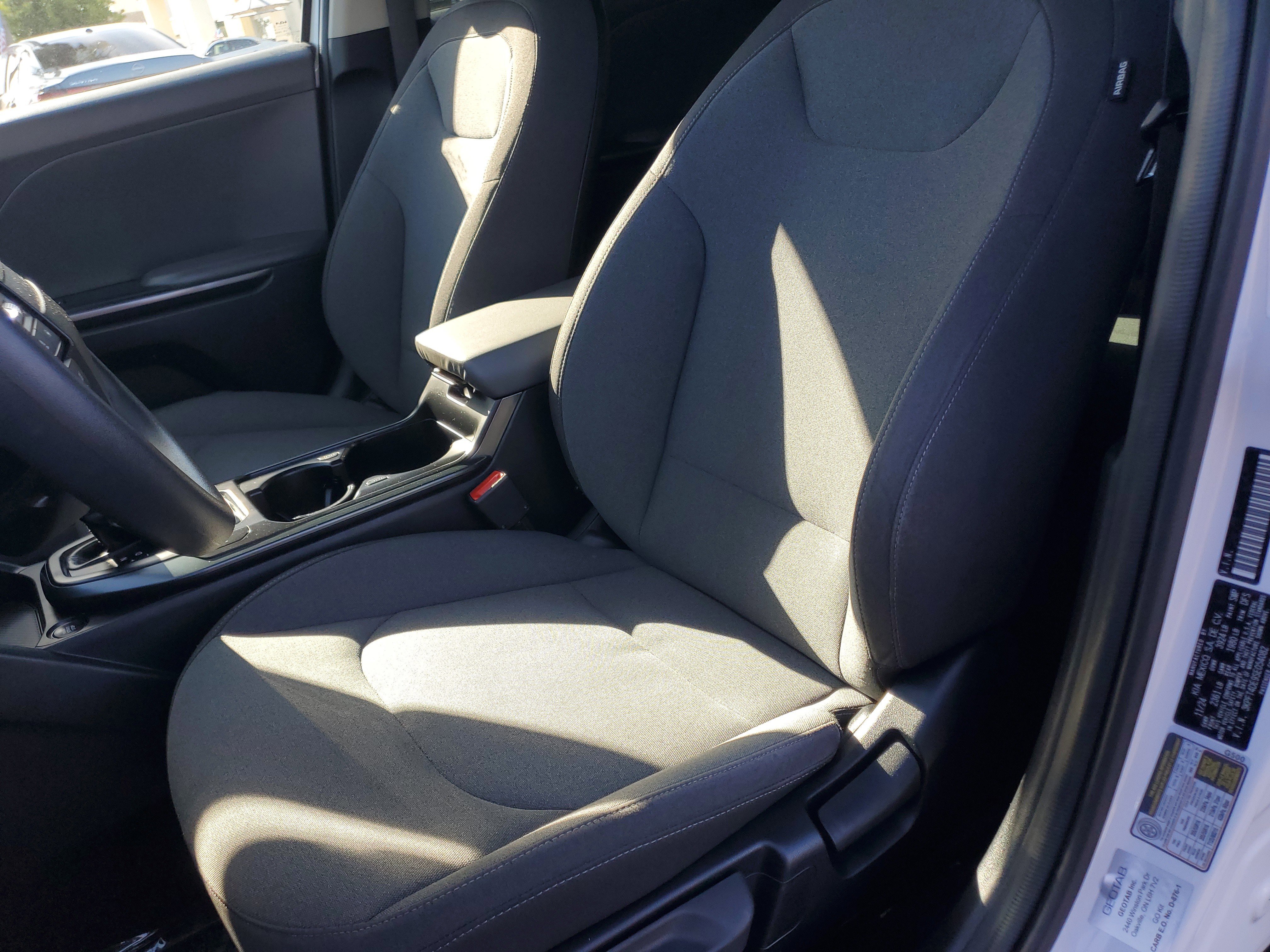Used 2025 White Kia LXS image 11