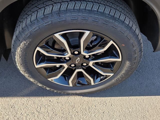 New 2026 Mosaic Black Metallic Chevrolet ACTIV image 5