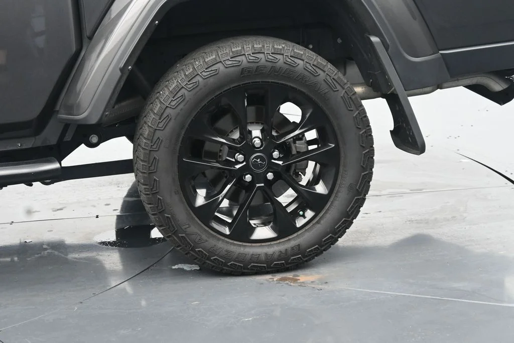 Used 2025 Gray Jeep Nighthawk image 13