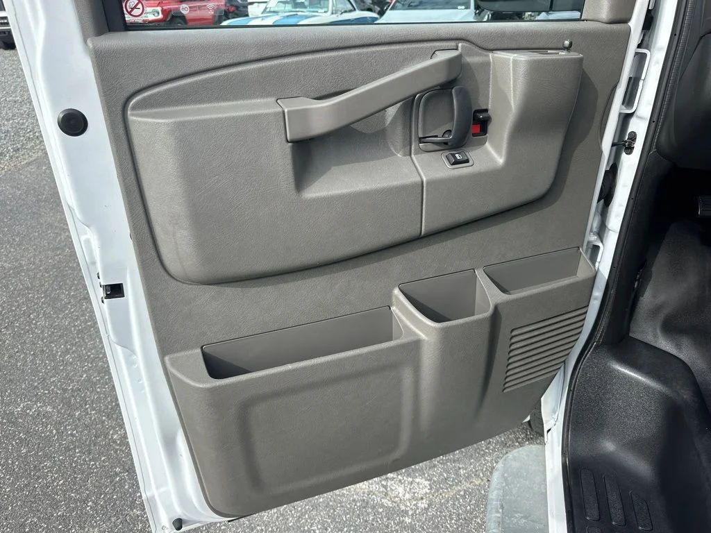 Used 2023 White GMC Work Van image 20