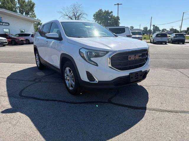Used 2018 White GMC SLE image 4