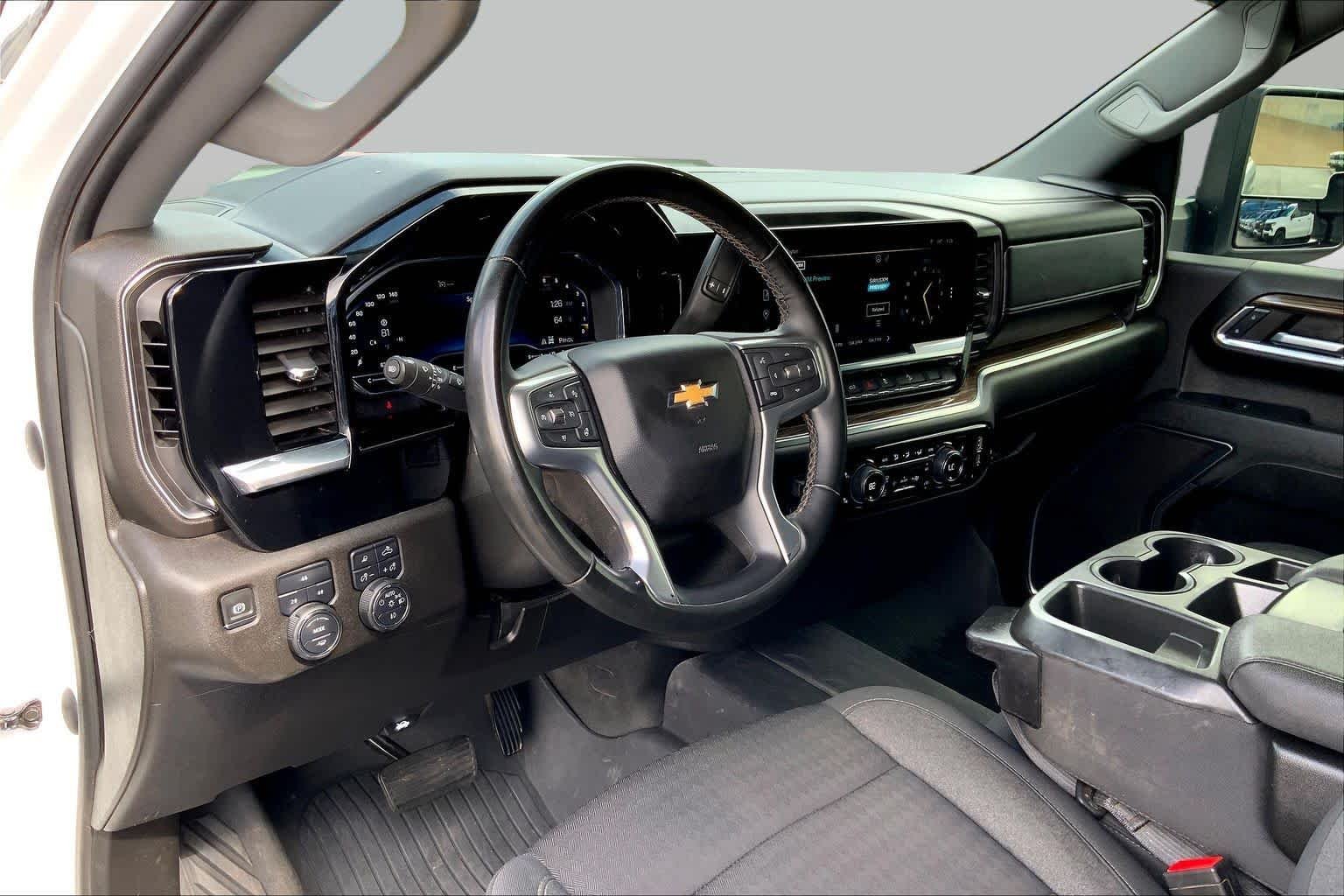 Used 2024 Summit White Chevrolet LT image 18