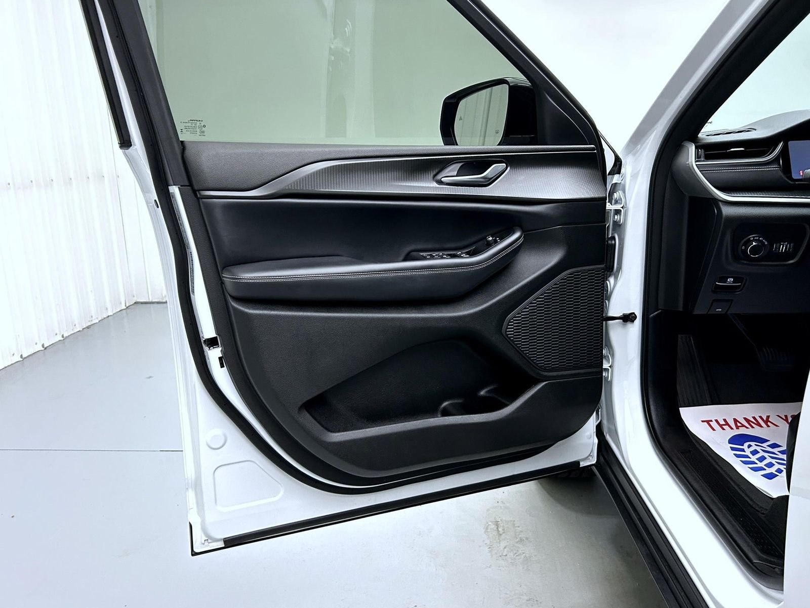 Used 2023 White Jeep Altitude image 9