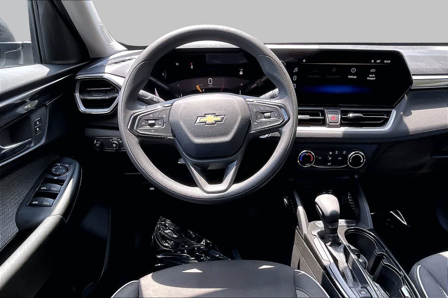 Used 2025 Summit White Chevrolet LS image 6