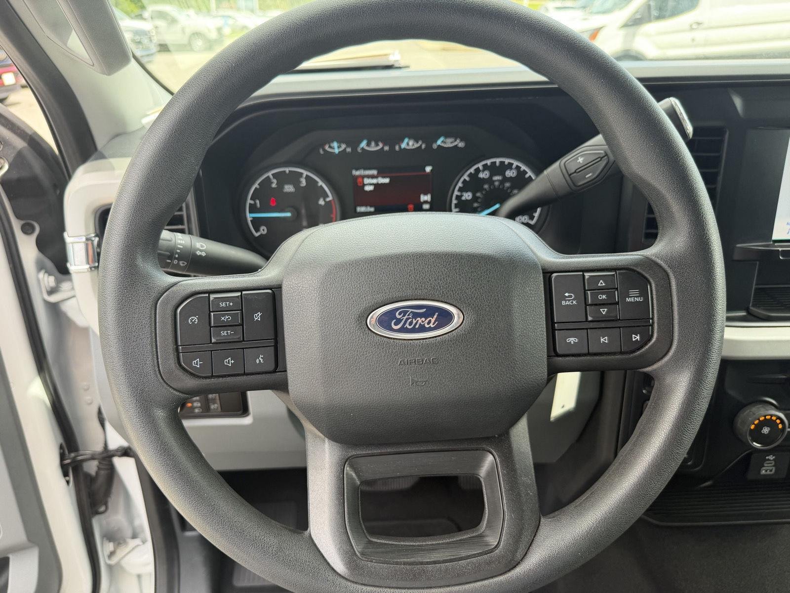 Used 2025 Oxford White Ford XLT image 19