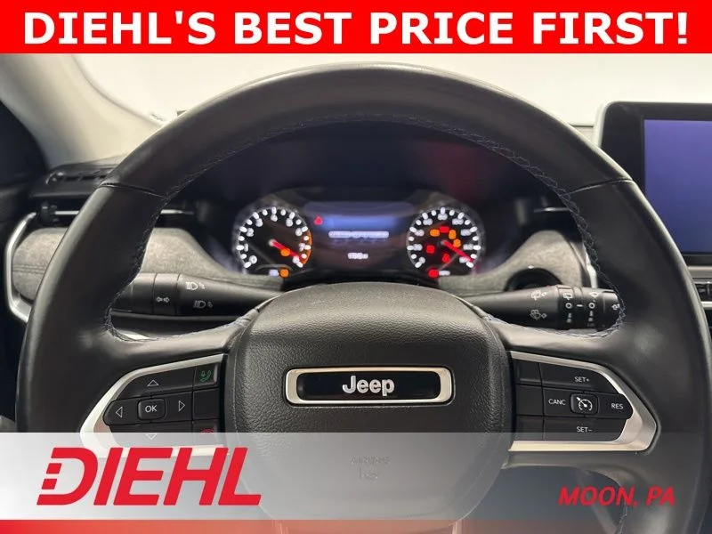 Used 2022 White Jeep Latitude image 23