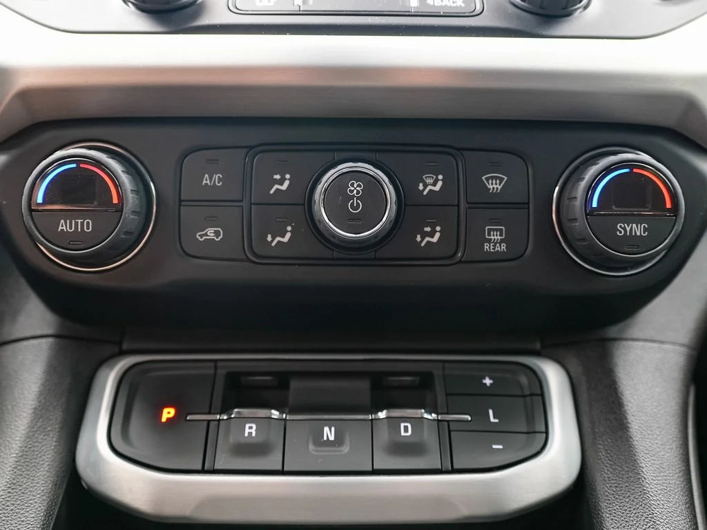 Used 2022 White GMC SLE image 24