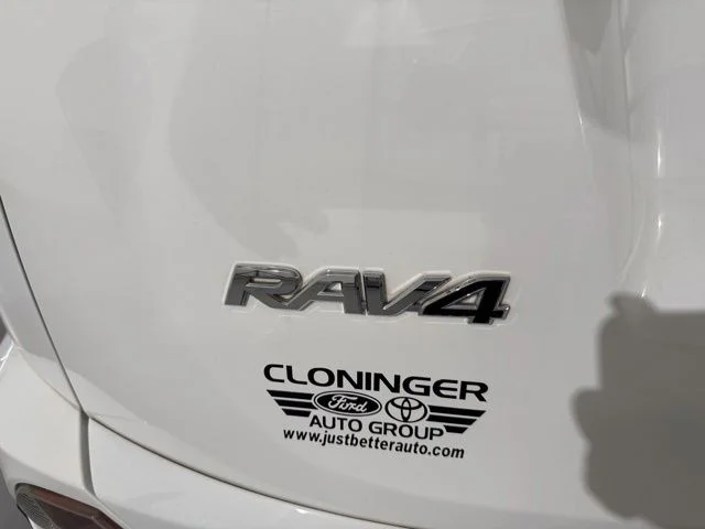 Used 2017 White Toyota LE image 9