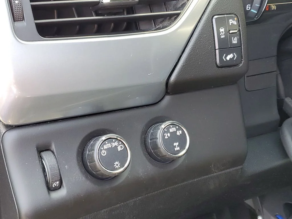 Used 2015 Black Chevrolet LT image 8