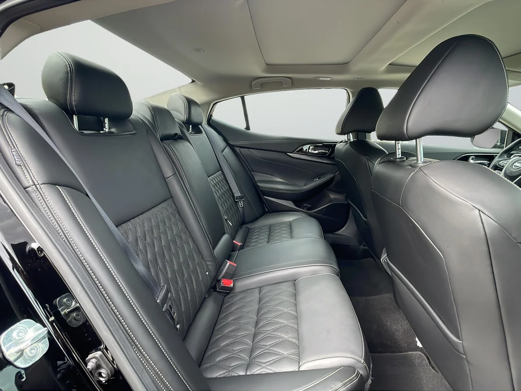 Used 2023 Black Nissan Platinum image 14