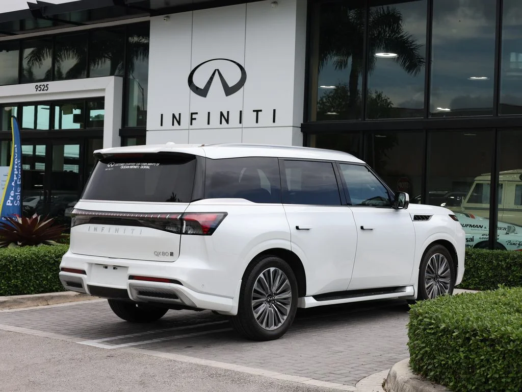 Certified Used 2026 White INFINITI LUXE image 4