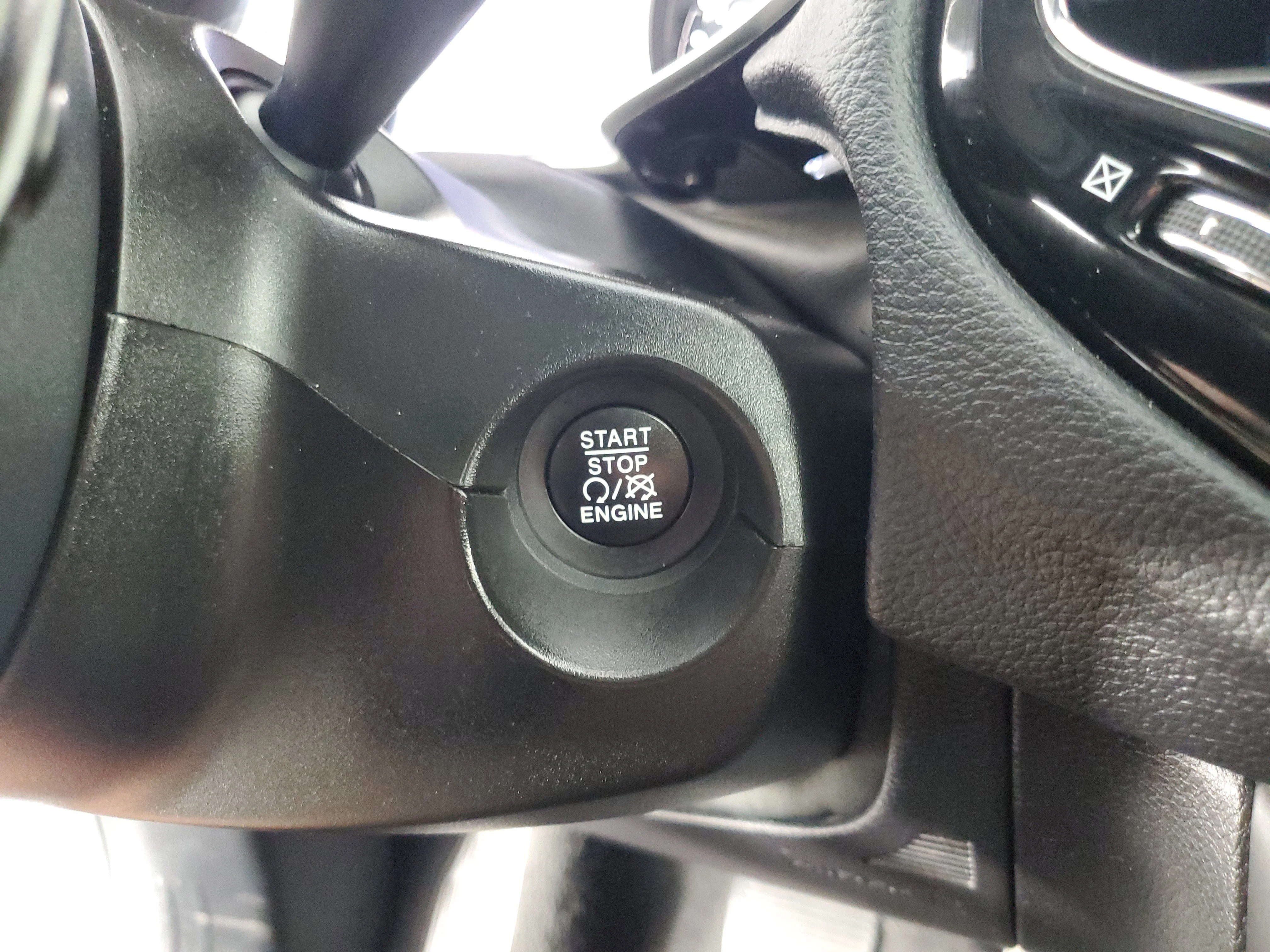 Used 2020 White Clearcoat Jeep Limited image 21