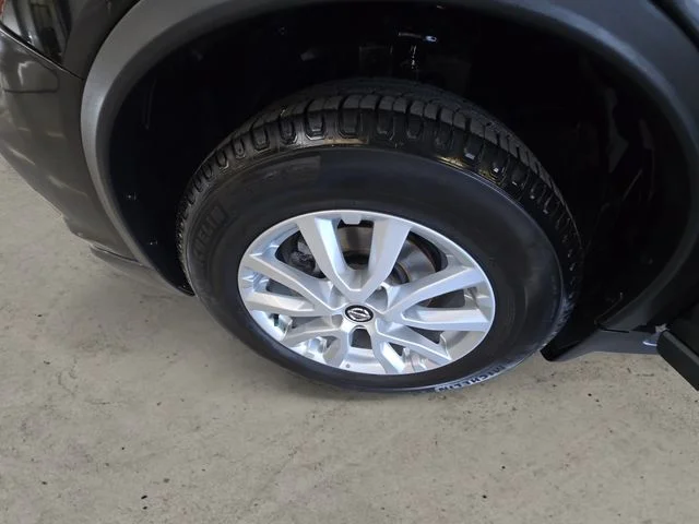Used 2019 Black Nissan S image 9