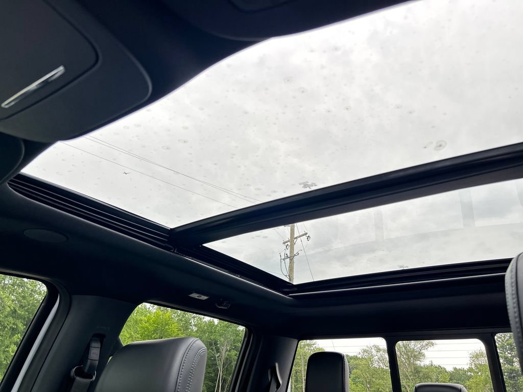 Used 2025 White Ford Platinum image 33