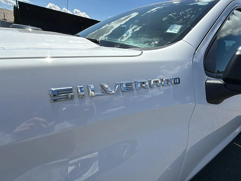 Used 2023 Summit White Chevrolet LT image 32