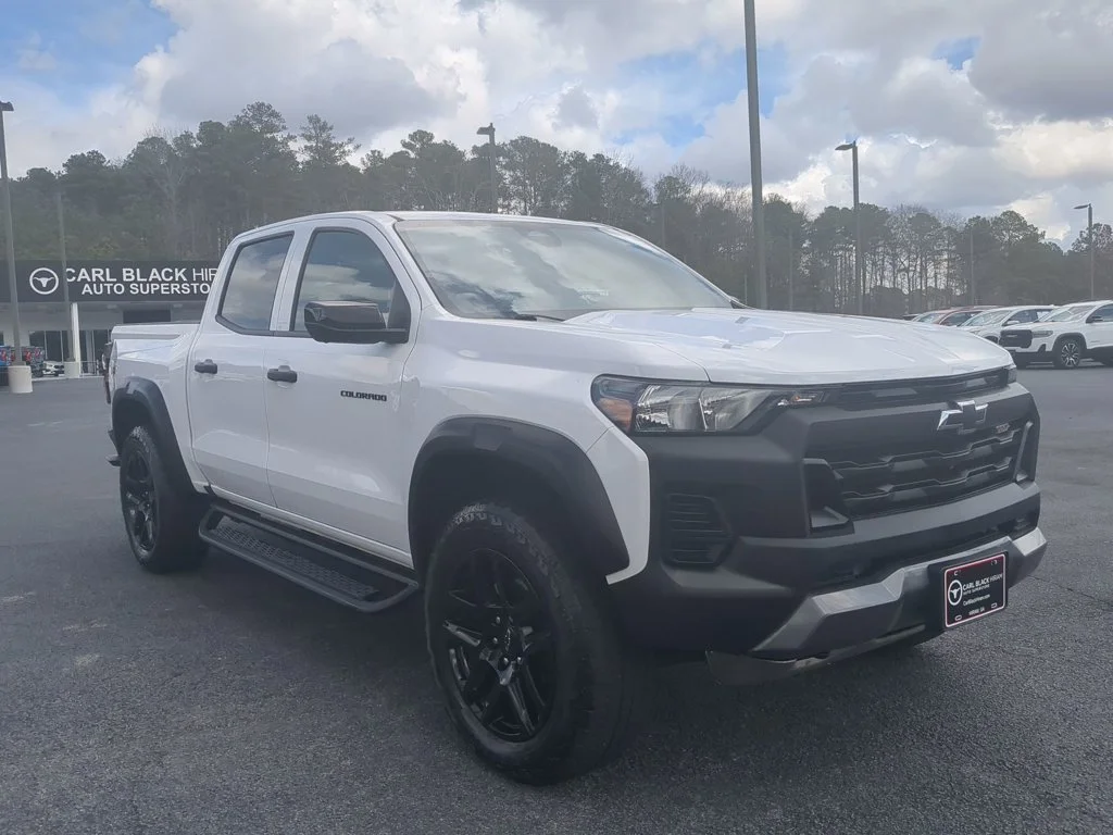 Used 2024 Summit White Chevrolet 4WD Trail Boss image 3