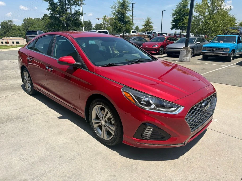 Used 2019 Red Hyundai SEL image 3