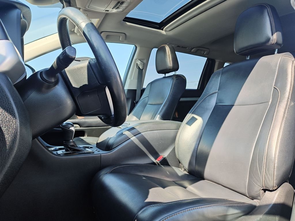 Used 2018 Blue Toyota XLE image 13
