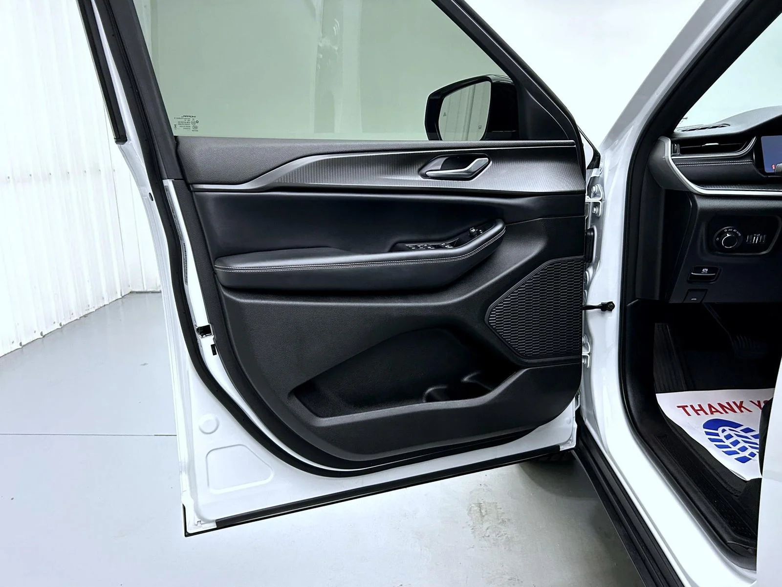 Used 2023 White Jeep Altitude image 9